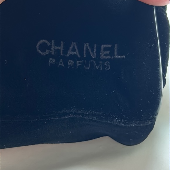 🖤CHANEL PARFUMS black velvet clutch or makeup pouch NEW - Picture 4 of 17